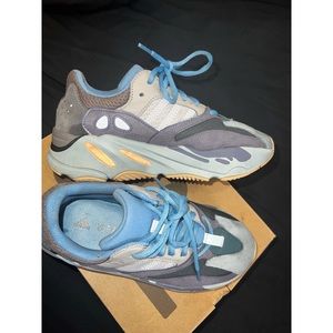 YEEZY BOOST 700 'CARBON BLUE'